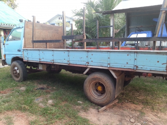 ขายรถบรรทุก 6 ล้อ ISUZU 110 ฝาขาว F หน้า F หลังหลุดมัดจำครับ ลงขายอีกครั้ง