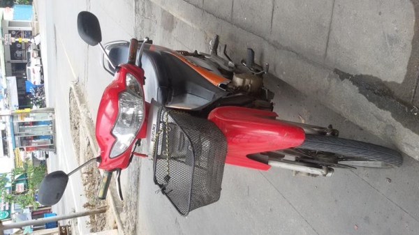 ขาย suzuki-smash ปี 48  ครัชมือ เดิมๆราคาถูกๆ เครื่องดีมาก รถใช้งานได้ปกติ เอกสารพร้อมโอนครบ สนใจโทรมาคุยกัน