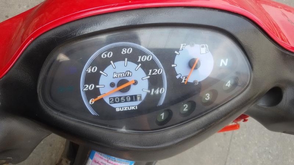 ขาย suzuki-smash ปี 48  ครัชมือ เดิมๆราคาถูกๆ เครื่องดีมาก รถใช้งานได้ปกติ เอกสารพร้อมโอนครบ สนใจโทรมาคุยกัน