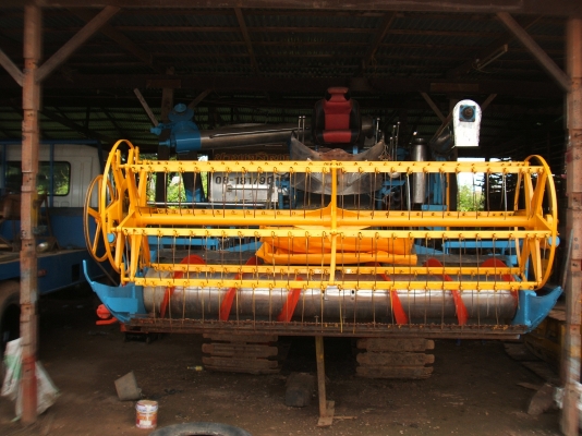 ขายรถเกี่่ยวข้าว ปานเจริญ อุ่้ม 2.5 ตัน เครื่องยนต์ JO8C เทอร์โบ 260 แรงม้า ปั้มไดกิ้นส์ เบอร์ 12