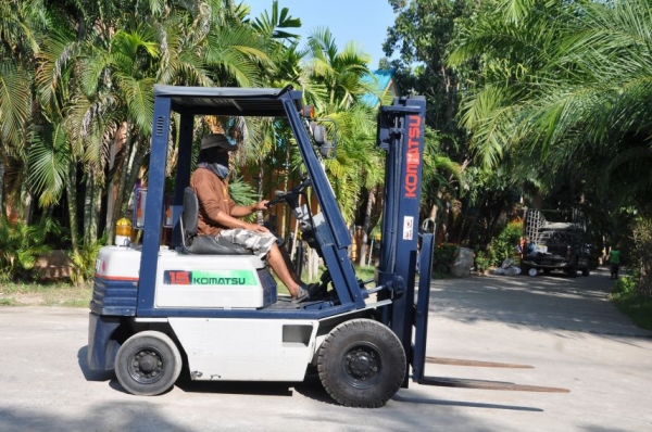 ขายFORKLIFT KOMATSU FG15 (1.5ตัน)สวยเดิมจากญี่ปุ่น ยังไม่เคยใช้ในไทย 115,000เท่านั้น!!