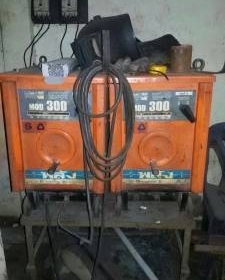 ตู้เชื่อมพลัง 300สภาพเหมือนใหม่ครับขนาด 300 A  ครับพร้อมใช้ครับ  ราคานี้คุ้มครับ
