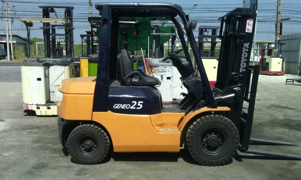 ขาย รถโฟล์คลิฟ TOYOTA 7FD25 ยก 2.5 ตัน รุ่น7 ขายถูกๆ ดีเซลเครื่อง2Z รถดี 275,000 บาท 094-4267888 จะเด็ด