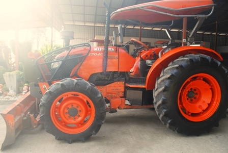 ขายรถไถ Kubota M7040 (4WD) พร้อมดันหน้า+ผานพรวนCMT รถพร้อมใช้งานครับ