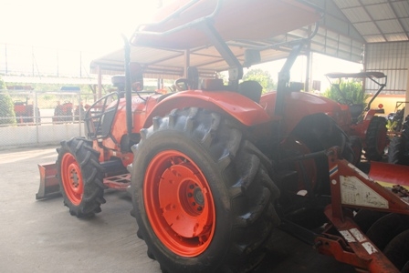 ขายรถไถ Kubota M7040 (4WD) พร้อมดันหน้า+ผานพรวนCMT รถพร้อมใช้งานครับ