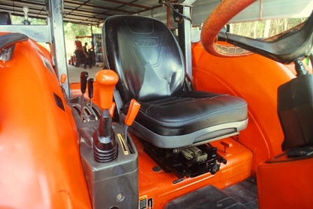 ขายรถไถ Kubota M7040 (4WD) พร้อมดันหน้า+ผานพรวนCMT รถพร้อมใช้งานครับ