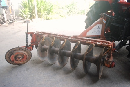 ขายรถไถ Kubota M7040 (4WD) พร้อมดันหน้า+ผานพรวนCMT รถพร้อมใช้งานครับ