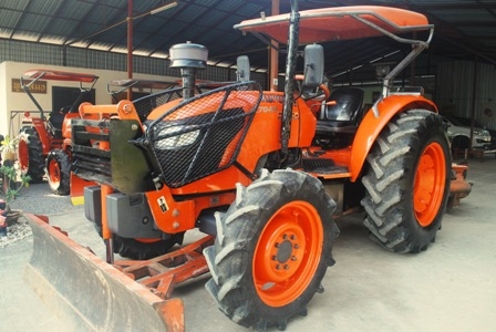 ขายรถไถ Kubota M7040 (4WD) พร้อมดันหน้า+ผานพรวนCMT รถพร้อมใช้งานครับ