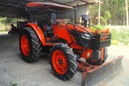 ขายรถไถ Kubota M7040 (4WD) พร้อมดันหน้า+ผานพรวนCMT รถพร้อมใช้งานครับ