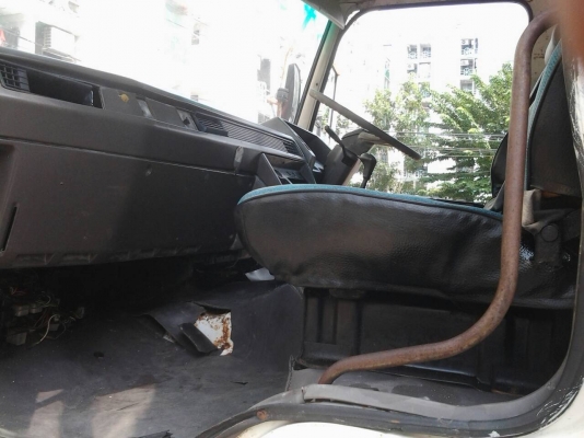 ขาย รถบรรทุก 6 ล้อ ปี37 ยาว 7.3 เมตร 160แรง