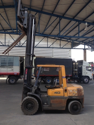 รถยก TCM FD40Z5 น้ำหนักยก 4 ตัน เสาสูง 4 เมตร เครื่องดีเซล เกัยร์ออโต้ งาเทได้