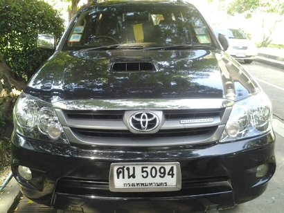 ขายด่วน รถอ. ม.จุฬาฯ Fortuner 3.0 V ตัวท็อป (รถใช้มือเดียว ไม่ช้ำเลย )