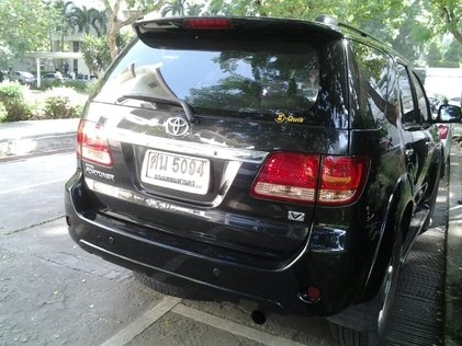 ขายด่วน รถอ. ม.จุฬาฯ Fortuner 3.0 V ตัวท็อป (รถใช้มือเดียว ไม่ช้ำเลย )