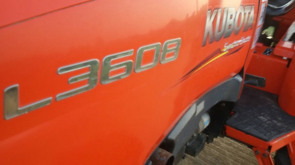 ขายครับ Kubota L3608 สภาพสวยมาก เครื่องดี เกียร์ดี ไม่มีเยิ้มครับ มีผาน4 ตราช้างให้อีก 1พวงครับ ขายครับ Kubota L3608 สภาพสวยมาก เครื่องดี เกียร์ดี ไม่มีเยิ้มครับ มีผาน4 ตราช้างให้อีก 1พวงครับ