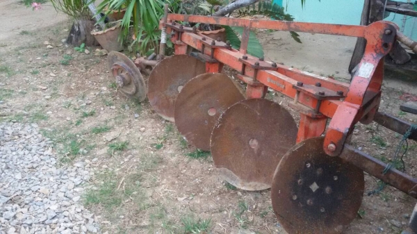 ขายครับ Kubota L3608 สภาพสวยมาก เครื่องดี เกียร์ดี ไม่มีเยิ้มครับ มีผาน4 ตราช้างให้อีก 1พวงครับ ขายครับ Kubota L3608 สภาพสวยมาก เครื่องดี เกียร์ดี ไม่มีเยิ้มครับ มีผาน4 ตราช้างให้อีก 1พวงครับ