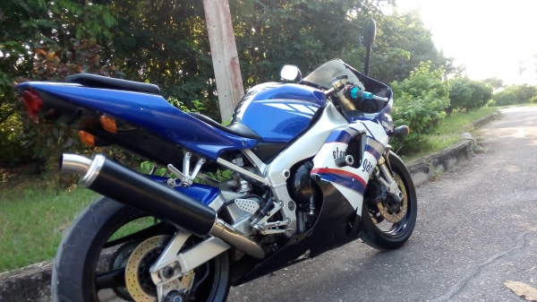 yamaha r1