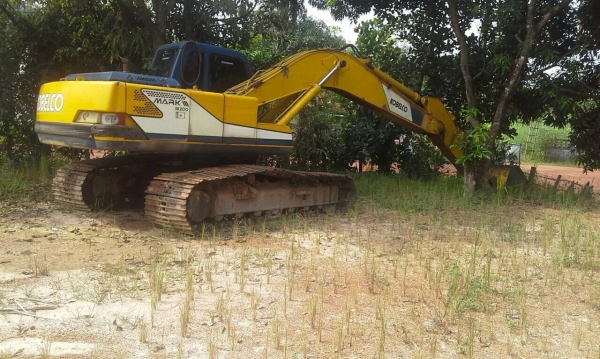 ขายครับแบคโฮรถพร้อมใช้งานไม่คนดูแลครับด่วนจร้าแถมห้างปลาเอกสารเล่มทะเบียนทั้ง2ครับ