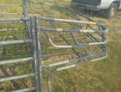 ขายคอกใส่รถนิสสัน  BIG  M สุง1.10สนใจ0810076640