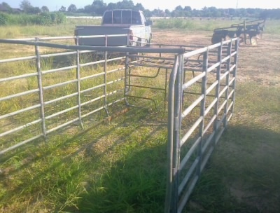 ขายคอกใส่รถนิสสัน  BIG  M สุง1.10สนใจ0810076640