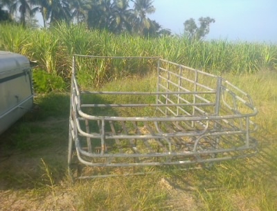 ขายคอกใส่รถนิสสัน  BIG  M สุง1.10สนใจ0810076640