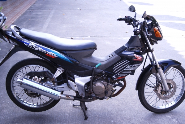 honda โซนิค 125 cc เดิมๆ เครื่องไม่ดังเงียบกริ๊บ ก้านแหวนไม่ดัง สวย ใช้ทน ขับนิ่ง ไมส้่น มีลอยบ้างเล็กน้อย ตามประสารถมือสอง ใช้งานได้เลย