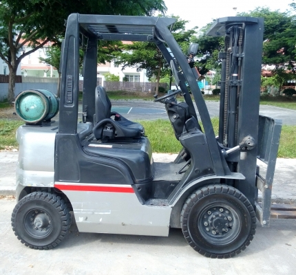 ขาย Nissan 2 ตัน เกียร์ออโต้เสา 3 ตอนยกสูง 4.75 เมตร 081-3535-948