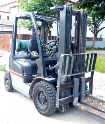 ขาย Nissan 2 ตัน เกียร์ออโต้เสา 3 ตอนยกสูง 4.75 เมตร 081-3535-948