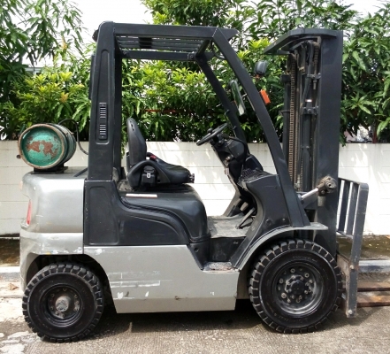 ขาย Nissan 2 ตัน เกียร์ออโต้เสา 3 ตอนยกสูง 4.75 เมตร 081-3535-948