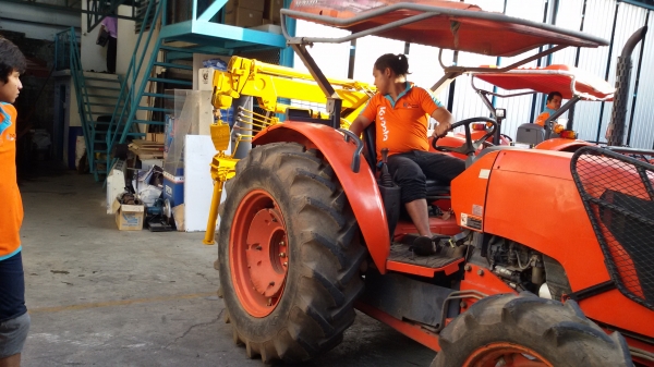 เครนติดท้ายรถแทรกเตอร์ ยกได้ 1 ตัน สูง 5.5 เมตร ราคา 98000