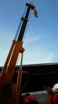 เครนติดท้ายรถแทรกเตอร์ ยกได้ 1 ตัน สูง 5.5 เมตร ราคา 98000