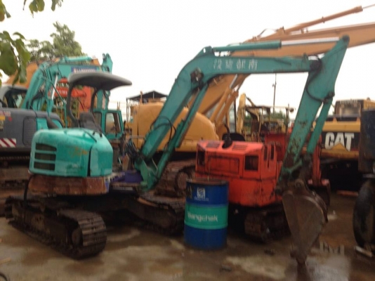 KOMATSU PC40FR  ราคา 500,000บาท  รถเก่าจากญี่ปุ่นยังไม่เคยใช้งานในไทย สภาพพร้อมลุยงาน มีใบอินวอย  สนใจเข้ามาลองสภาพรถได้ตลอดจนกว่าสินค้าจะขาย มีคนขับบริการหรือจะพาคนขับมาเองได้เลย บริการน้ำดื่ม กาแฟ ฟรี  แม่ค้าใจดีค่ะโทรมาได้เลยค่ะ!!