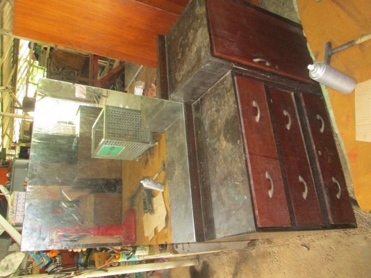 โต๊ะ เก้าอี้ไม้สักเก่าครบชุด และตู้ และอื่นๆอีกมากฯลฯ ขายเหมาทั้งหมดนี้ ในราคาถูกๆ โต๊ะ เก้าอี้ไม้สักเก่าครบชุด และตู้ และอื่นๆอีกมากฯลฯ ขายเหมาทั้งหมดนี้ ในราคาถูกๆ