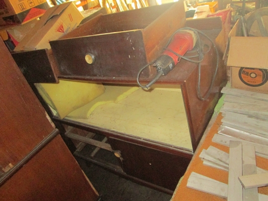 โต๊ะ เก้าอี้ไม้สักเก่าครบชุด และตู้ และอื่นๆอีกมากฯลฯ ขายเหมาทั้งหมดนี้ ในราคาถูกๆ โต๊ะ เก้าอี้ไม้สักเก่าครบชุด และตู้ และอื่นๆอีกมากฯลฯ ขายเหมาทั้งหมดนี้ ในราคาถูกๆ