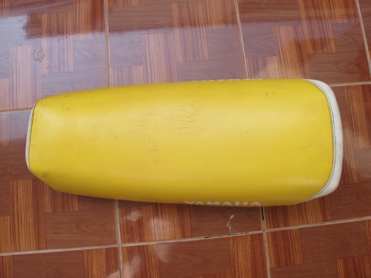 เบาะ DT125 ของใหม่เก่าเก็บ พื้นยังดีอยู่