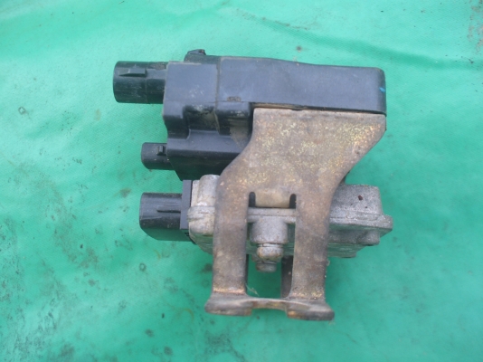 คอยจุดระเบิดและตัวช่วยจุดระเบิด  Toyota  2j  มีสองชุด