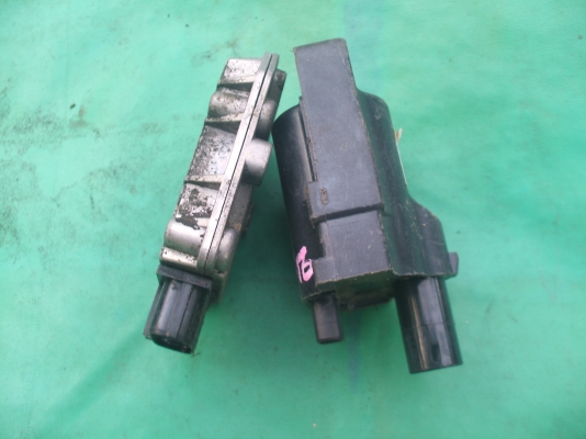 คอยจุดระเบิดและตัวช่วยจุดระเบิด  Toyota  2j  มีสองชุด