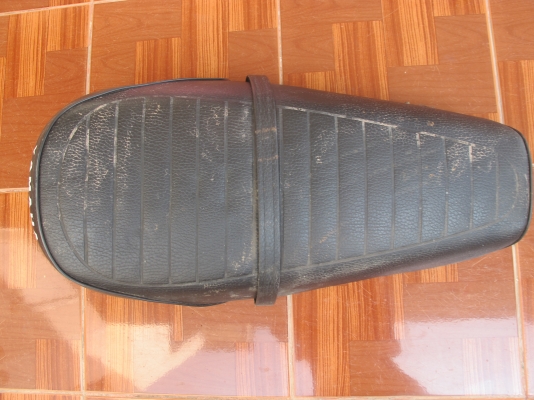 เบาะ DT100 ของใหม่เก่าเก็บ พื้นยังดีอยู่