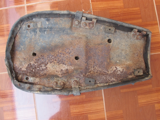 เบาะ DT100 ของใหม่เก่าเก็บ พื้นยังดีอยู่