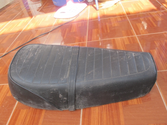 เบาะ DT100 ของใหม่เก่าเก็บ พื้นยังดีอยู่