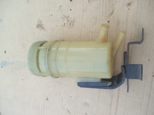 กระป๋องเติมน้ำมันเพาเวอร์  ISUZU D-MAX