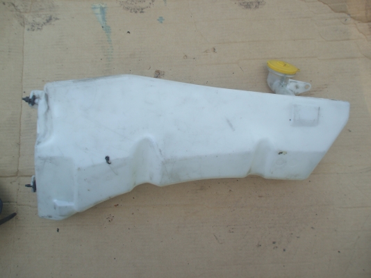 กระป๋องน้ำฉีดกระจก ISUZU D-MAX