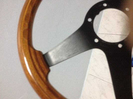 ขายพวงมาลัยไม้ Juisi ขนาด13"5นิ้ว made in italy1988 สภาพดีสวย ราคา1850บาท โทร0924462525โส กทม ขายพวงมาลัยไม้ Juisi ขนาด13"5นิ้ว made in italy1988 สภาพดีสวย ราคา1850บาท โทร0924462525โส กทม