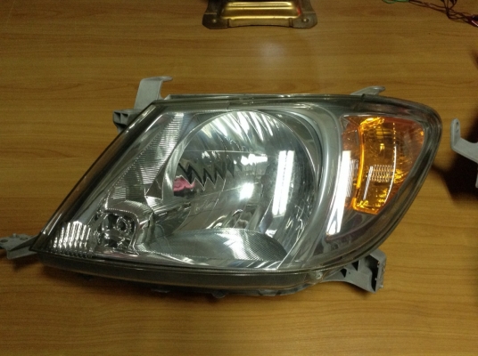 ไฟหน้าVIGO ของแท้ศูนย์