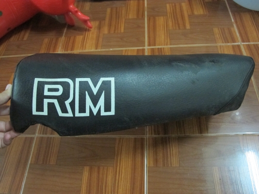 เบาะ SUZUKI RM  ของใหม่เก่าเก็บ