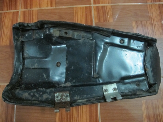 เบาะ SUZUKI RM  ของใหม่เก่าเก็บ