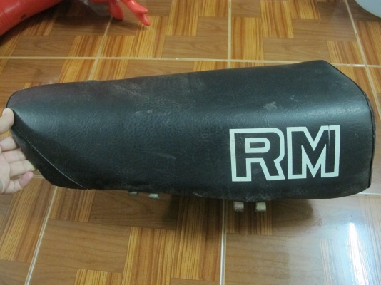 เบาะ SUZUKI RM  ของใหม่เก่าเก็บ
