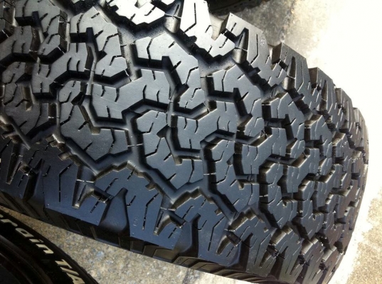 ขายยาง BF Goodrich All-terrain 265 70 r16 ปี13 ตุ่มหน้ายางอยู่ครบ