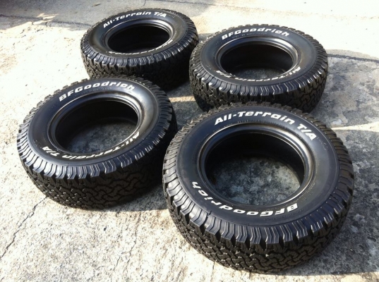 ขายยาง BF Goodrich All-terrain 265 70 r16 ปี13 ตุ่มหน้ายางอยู่ครบ