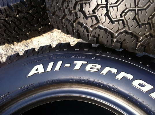 ขายยาง BF Goodrich All-terrain 265 70 r16 ปี13 ตุ่มหน้ายางอยู่ครบ