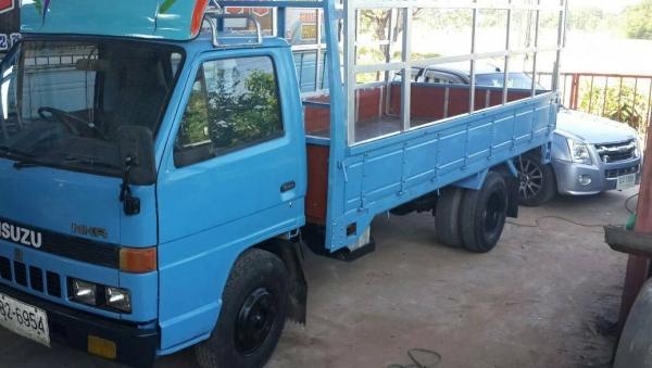 ขาย อีซูซุ NKR-110 ห้างแท้ ปี37เกียร์สั้นสวยๆพร้อมใช้งาน เอกสารทะเบียนพร้อมโอน ราคาเบาๆ สวยๆแต่ยางหลังไม่ดี